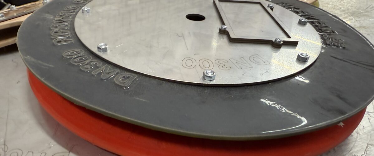 Ferdigproduserte bakgassverktøy i ulike farger og størrelser.